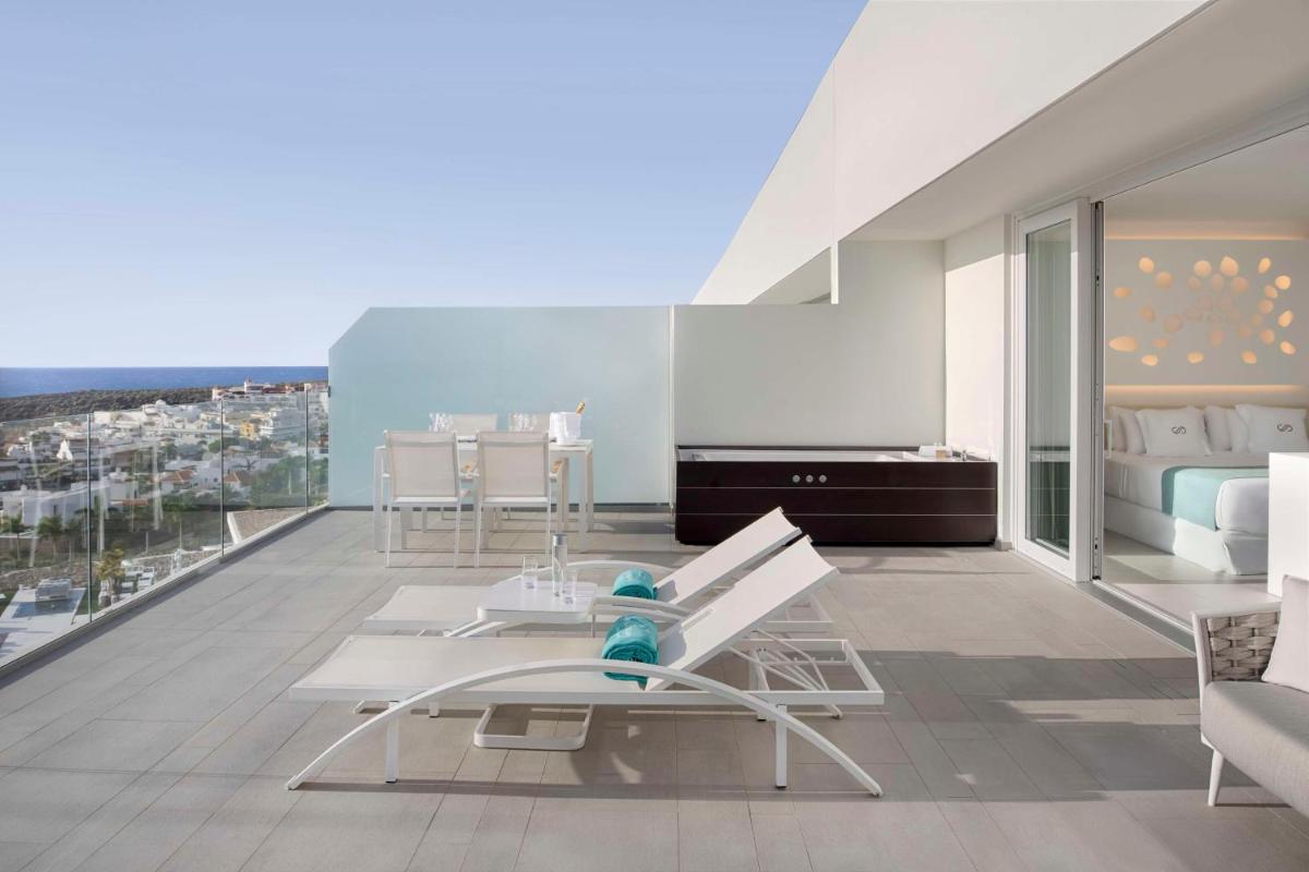 Royal Hideaway Corales Suites