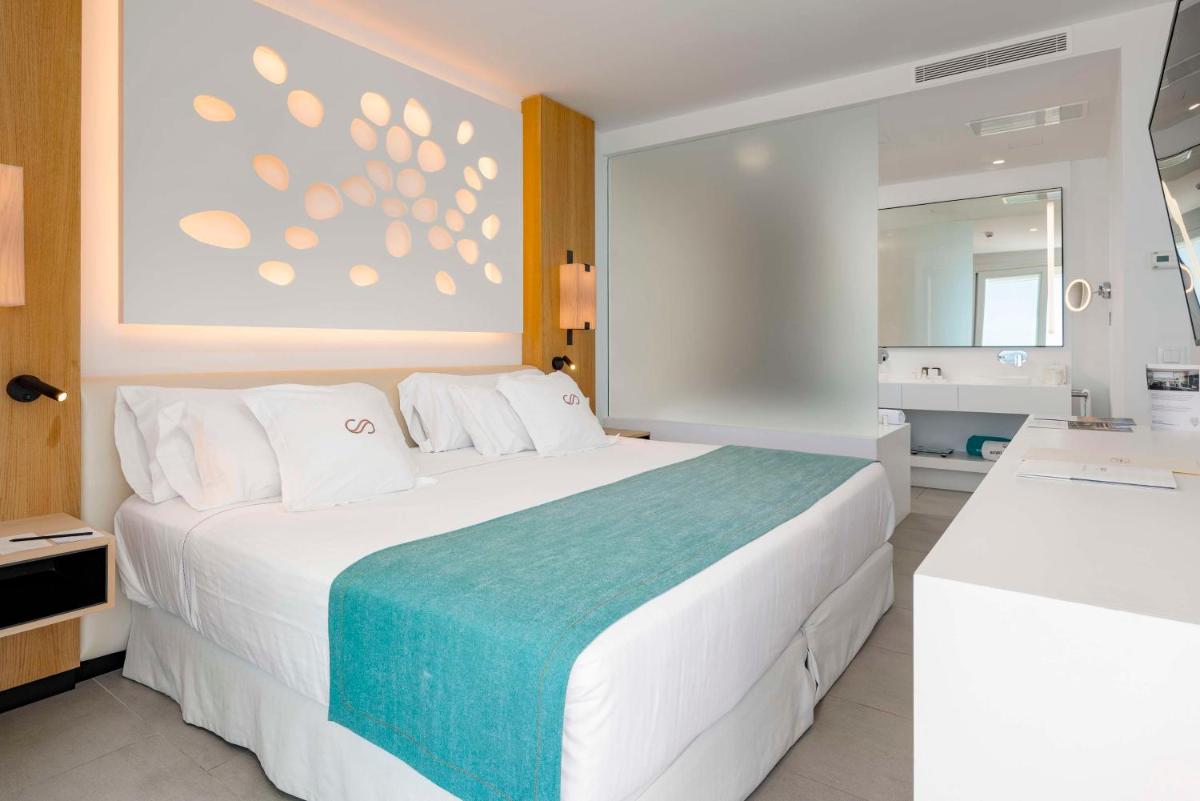 Royal Hideaway Corales Suites