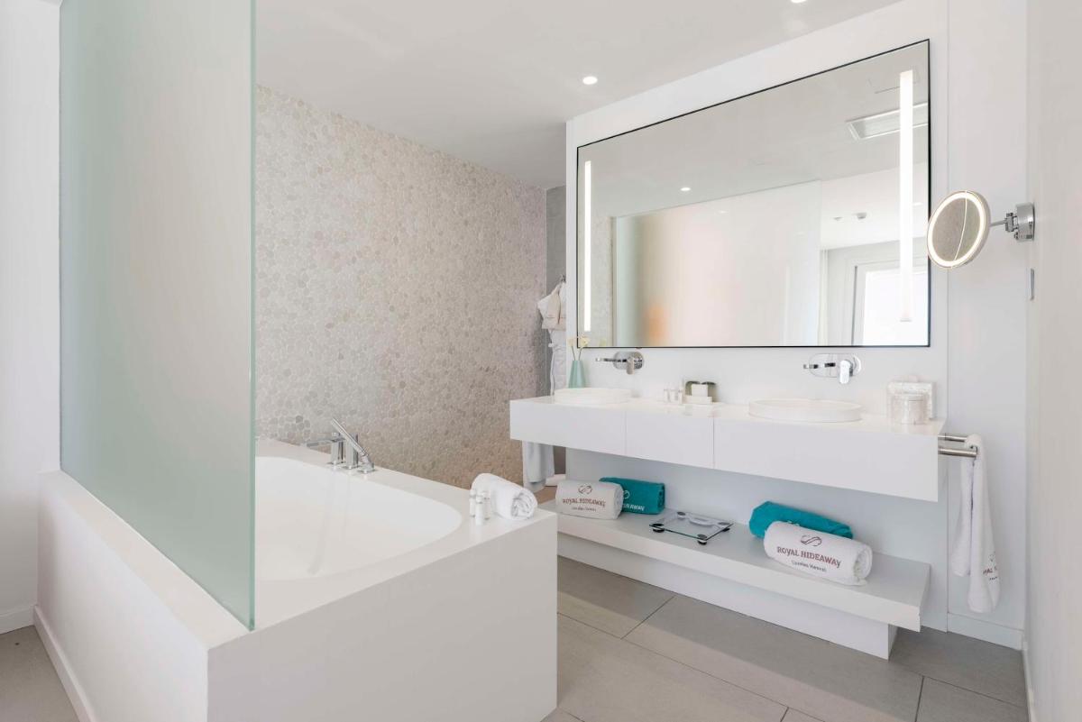 Royal Hideaway Corales Suites