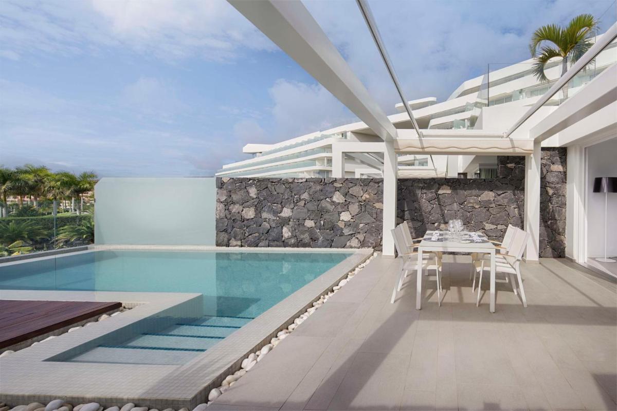 Royal Hideaway Corales Suites