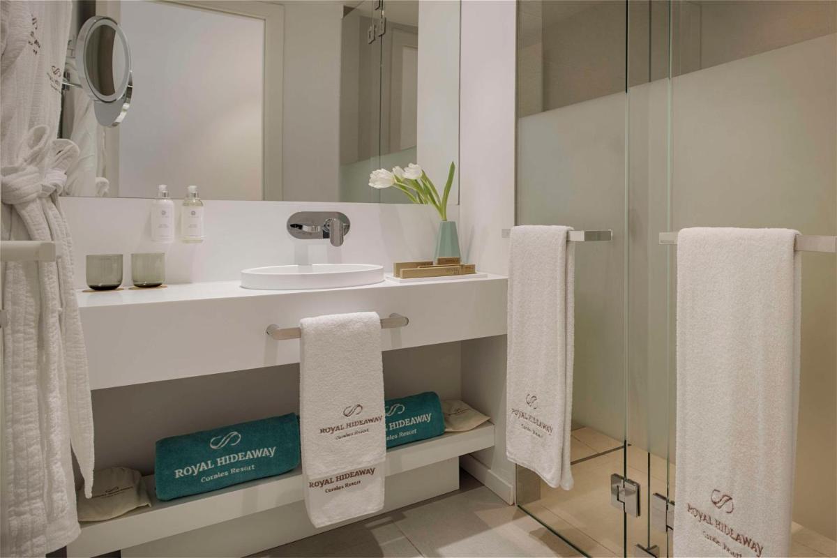 Royal Hideaway Corales Suites