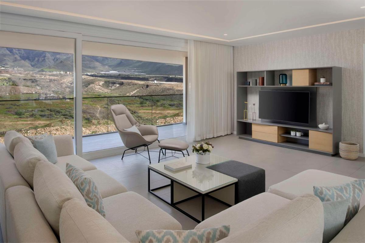 Royal Hideaway Corales Suites