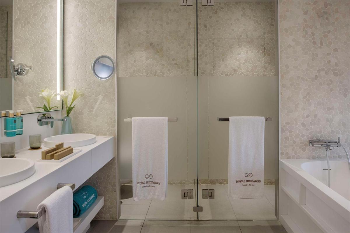 Royal Hideaway Corales Suites