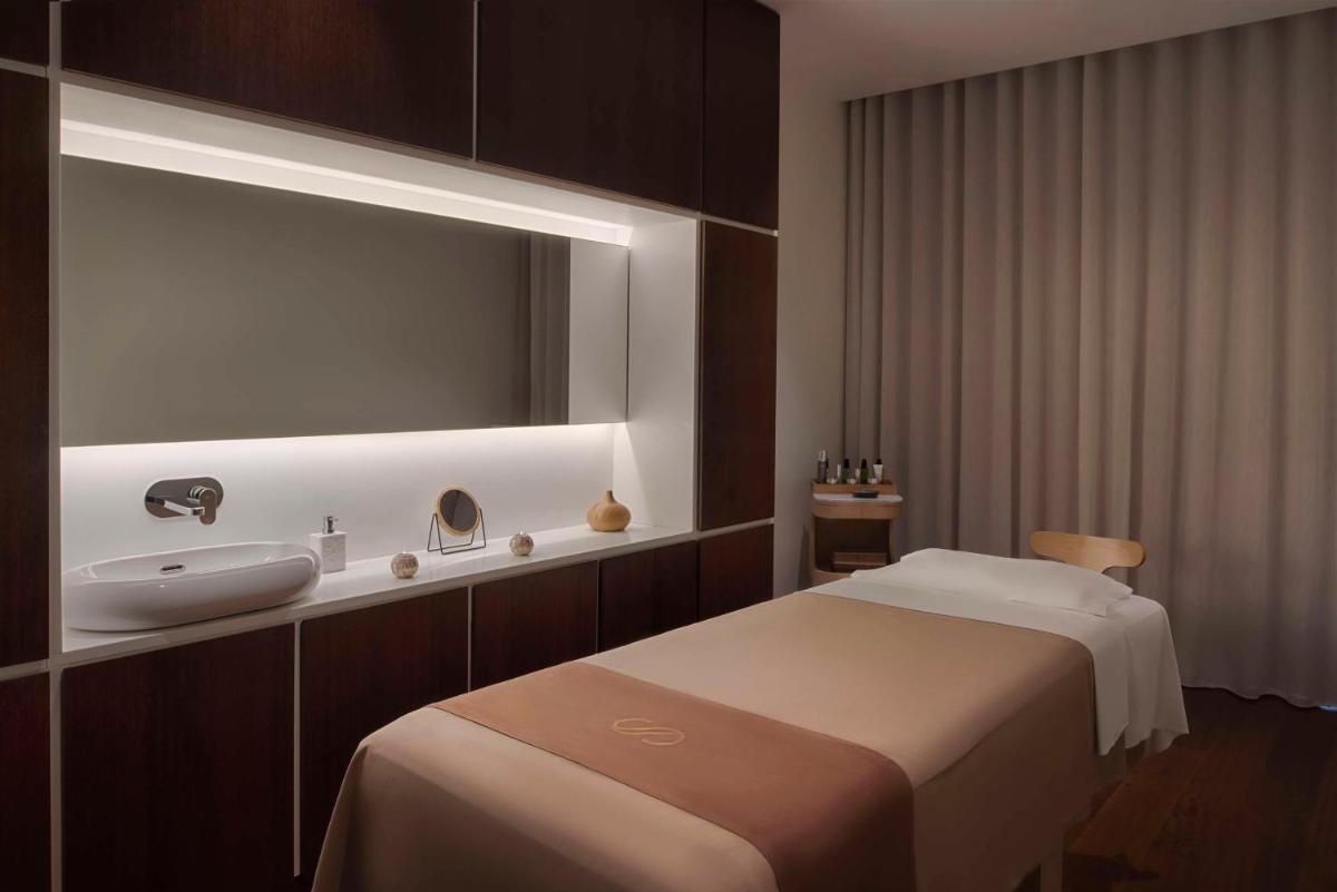 Royal Hideaway Corales Suites