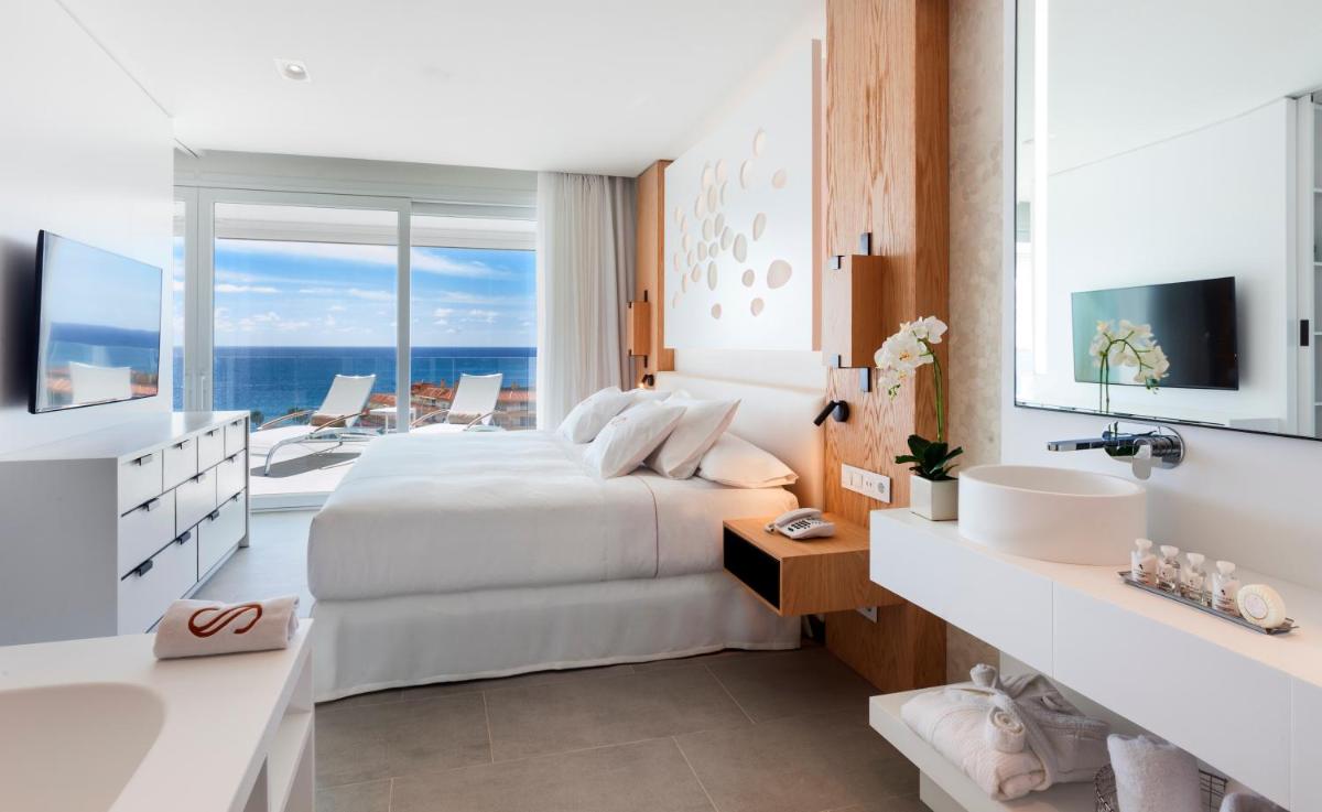 Royal Hideaway Corales Suites