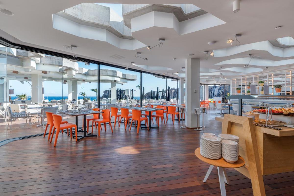 Royal Hideaway Corales Suites