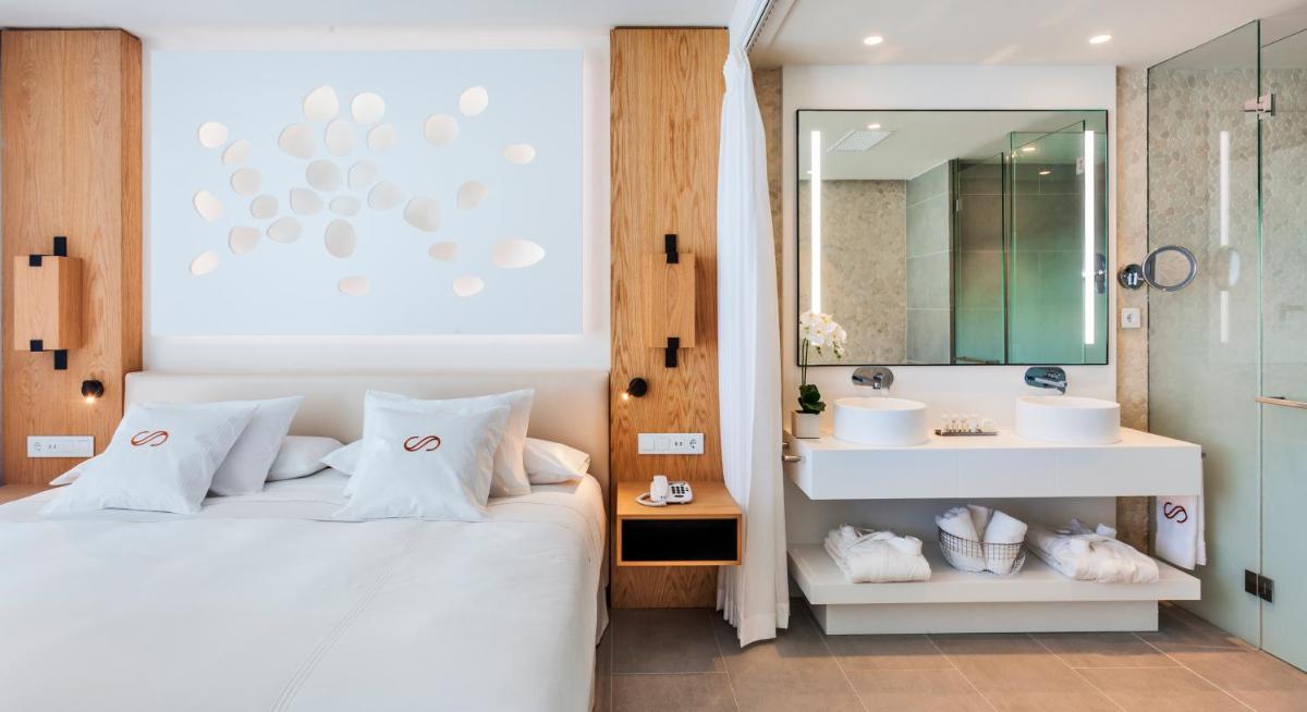 Royal Hideaway Corales Suites