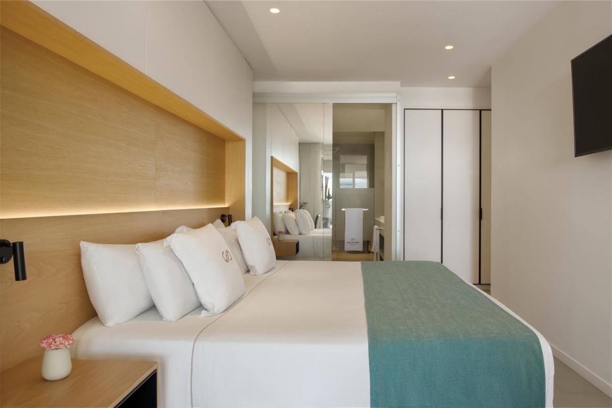 Royal Hideaway Corales Suites