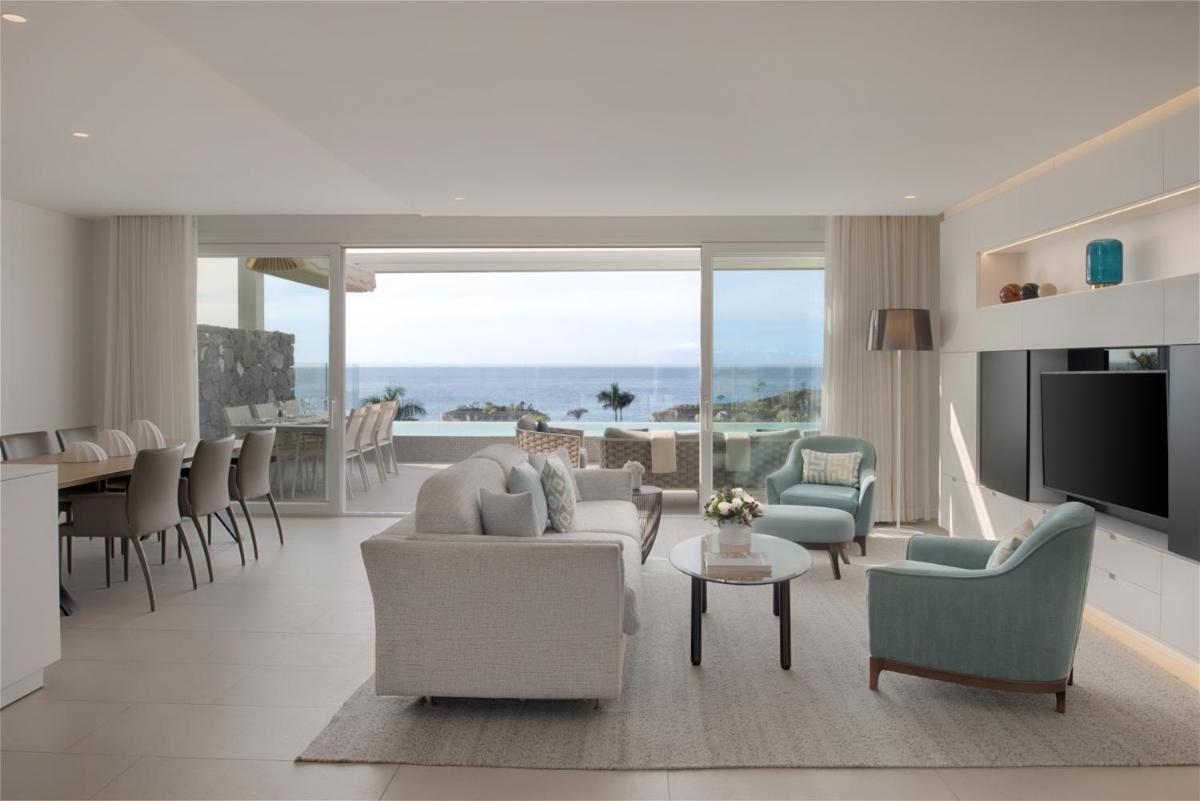 Royal Hideaway Corales Suites