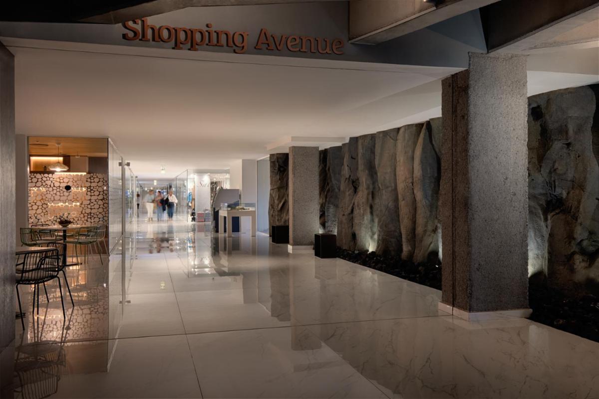 Royal Hideaway Corales Suites