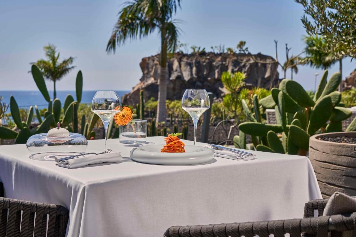 Royal Hideaway Corales Suites