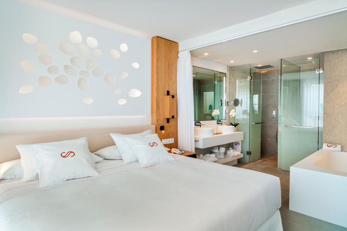 Royal Hideaway Corales Suites