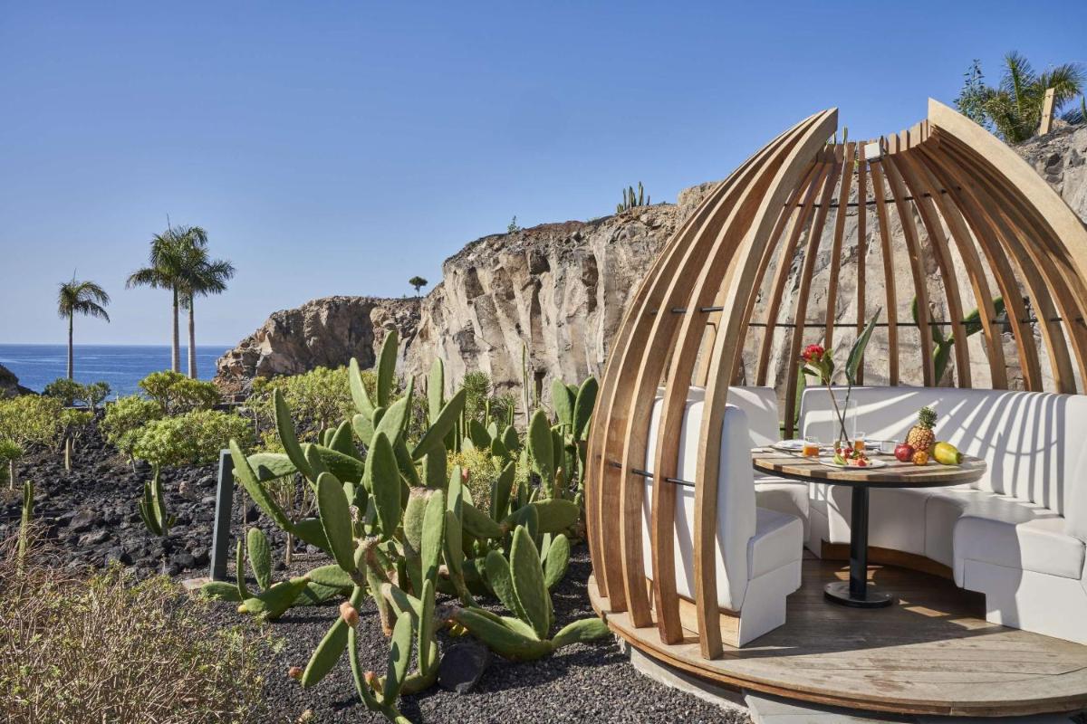 Royal Hideaway Corales Suites