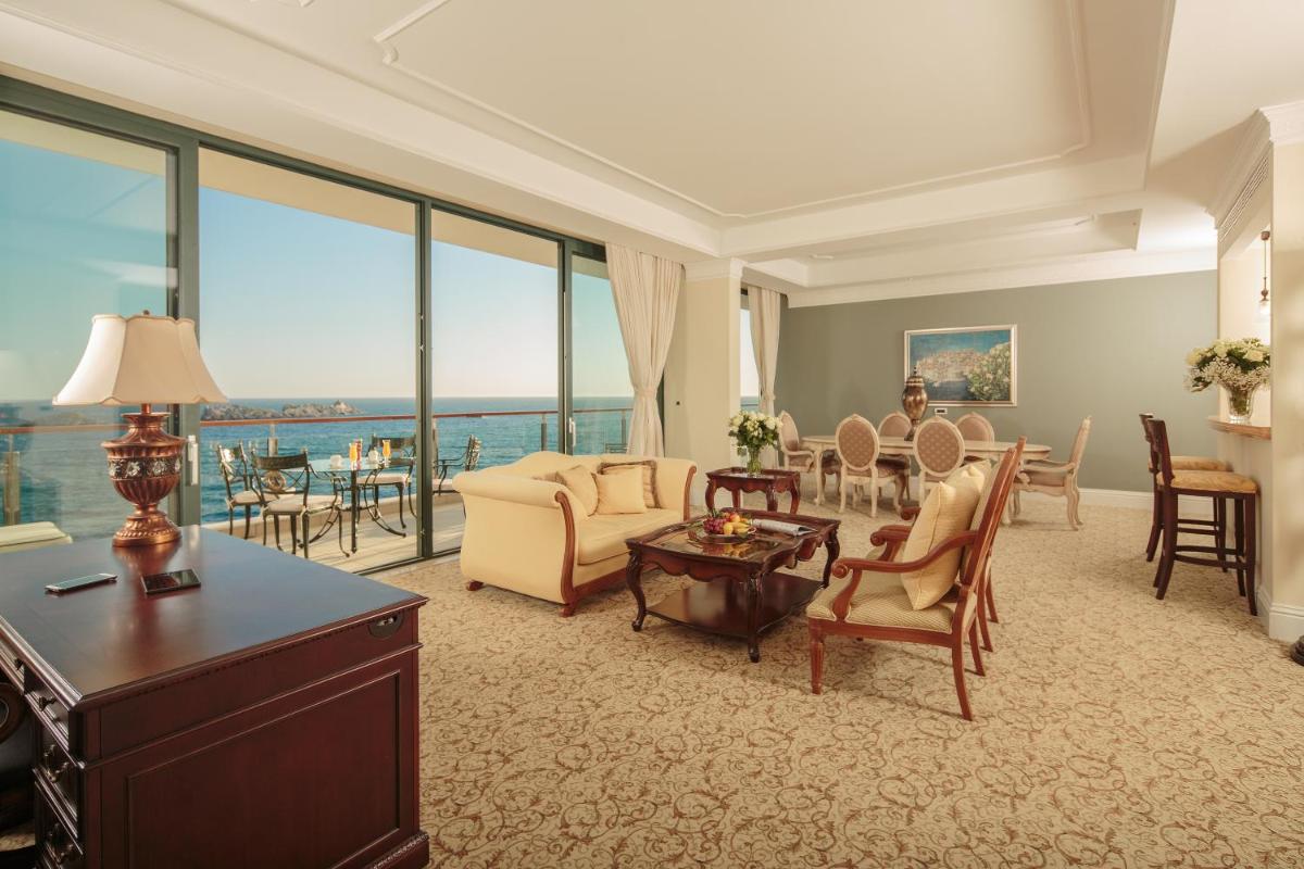 Royal Princess Hotel