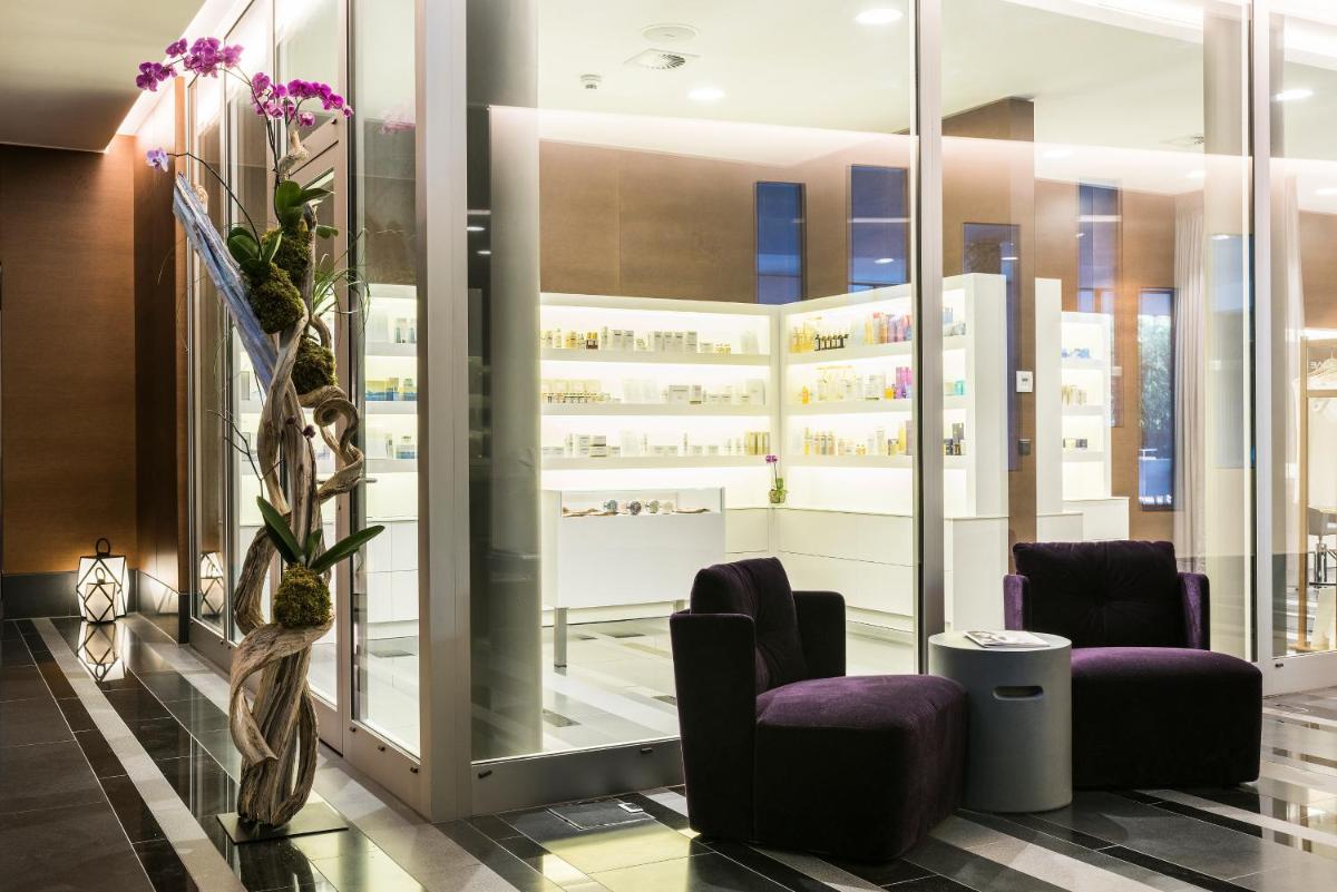 Royal Savoy Hotel & Spa