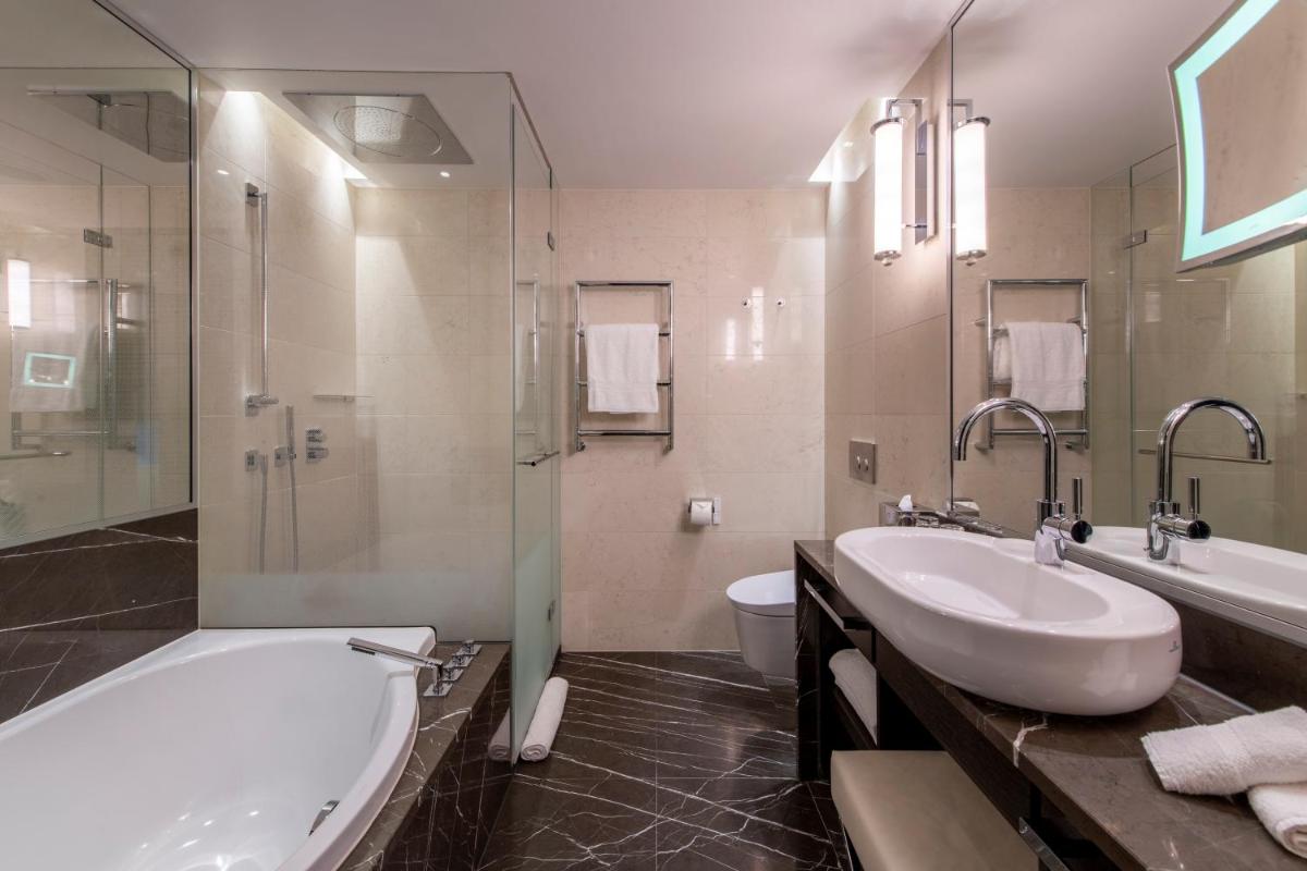 Royal Savoy Hotel & Spa