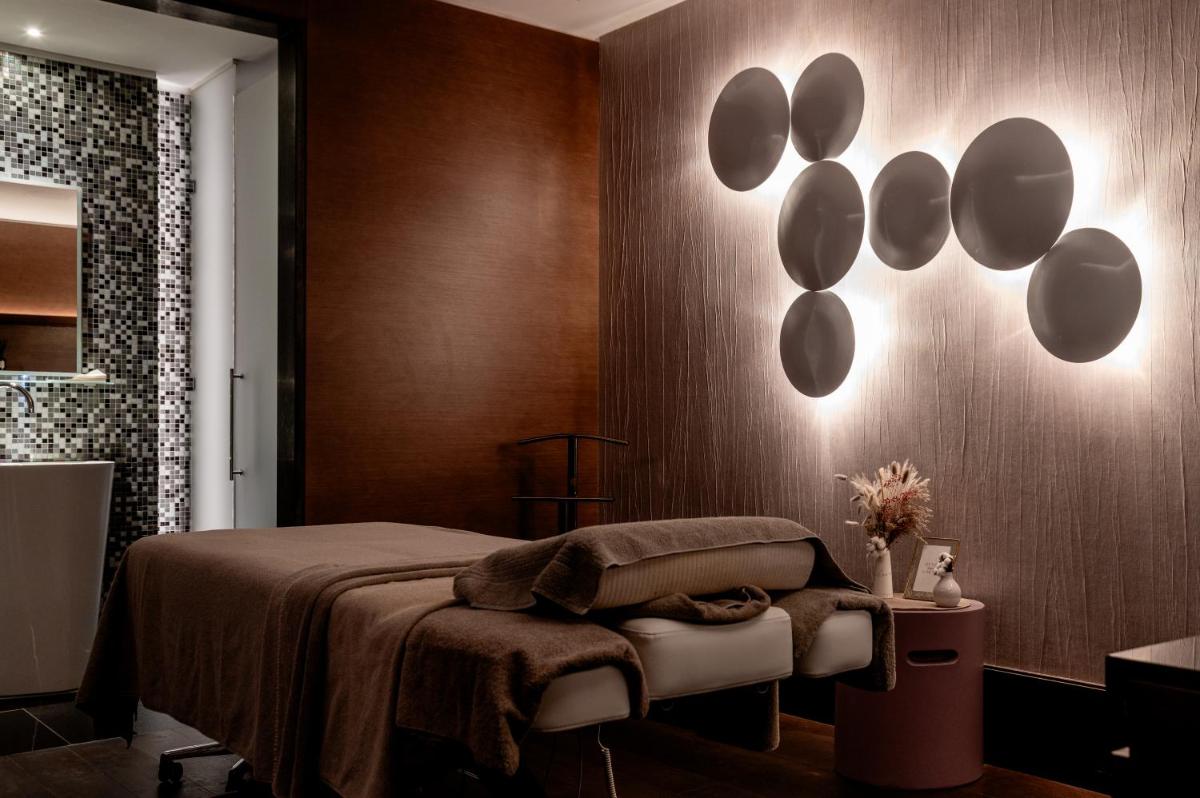 Royal Savoy Hotel & Spa