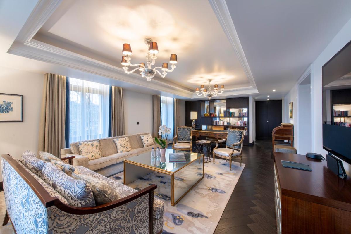 Royal Savoy Hotel & Spa