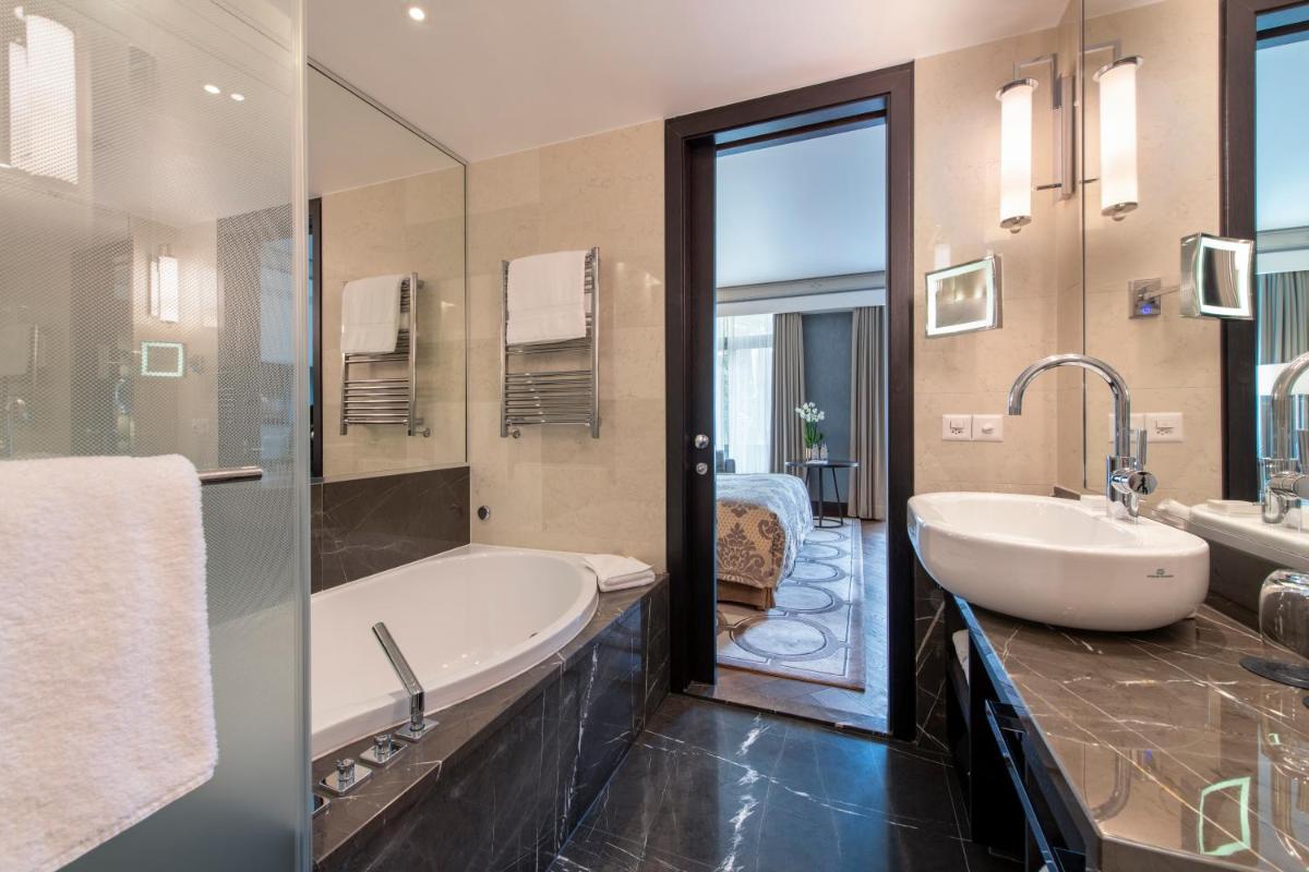 Royal Savoy Hotel & Spa