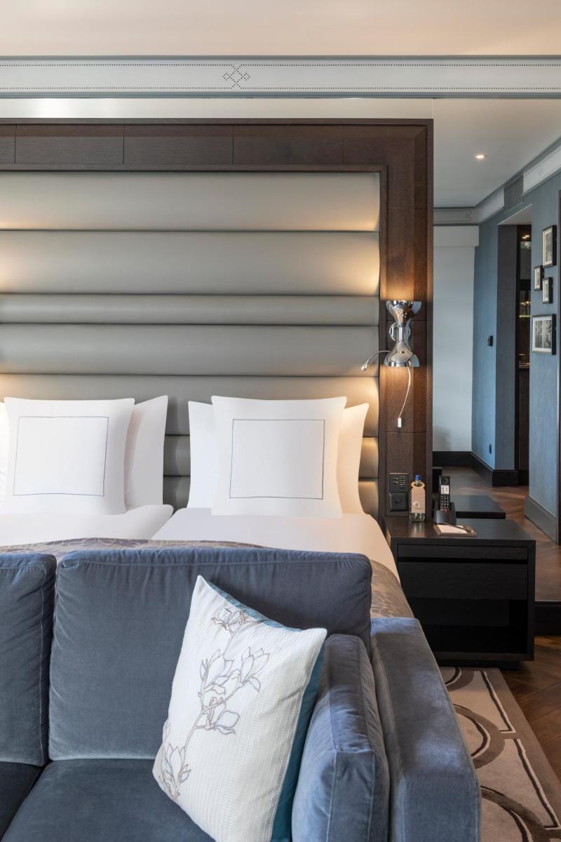 Royal Savoy Hotel & Spa