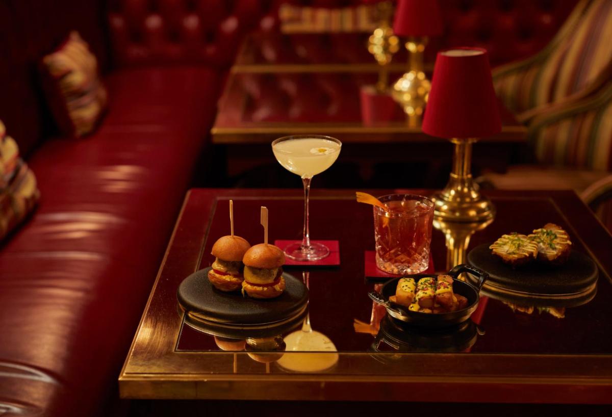 Rubens At The Palace