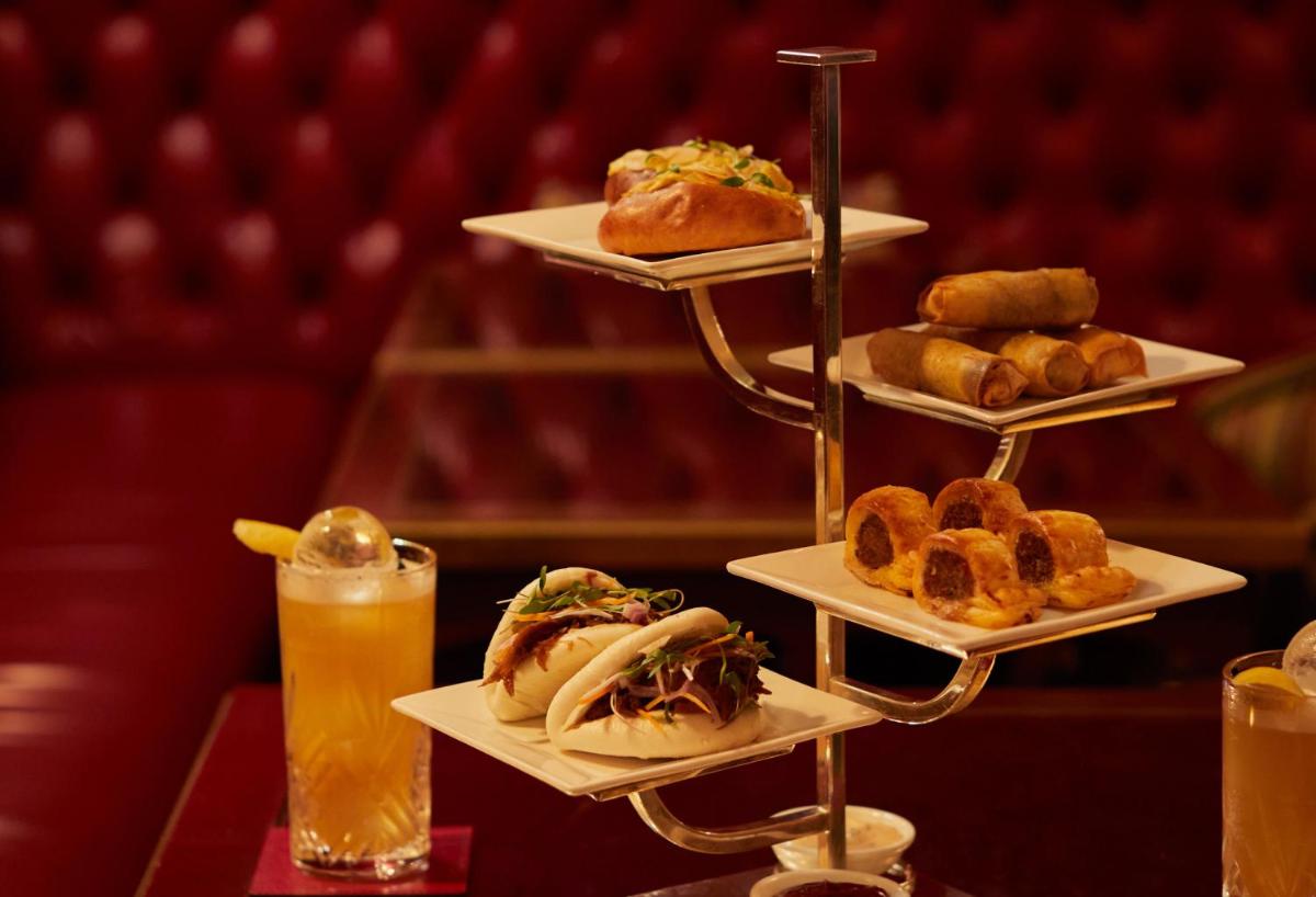 Rubens At The Palace