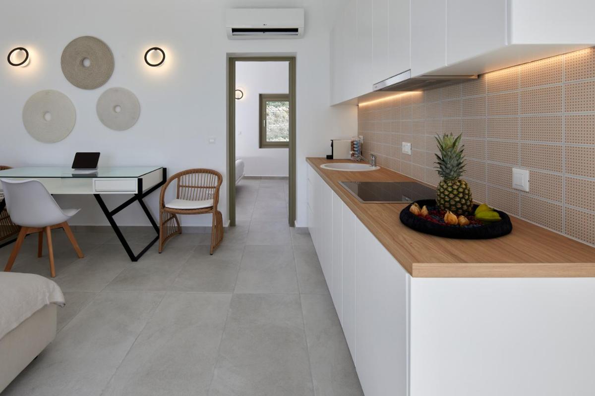 Santorini Hillside Suites & Villas