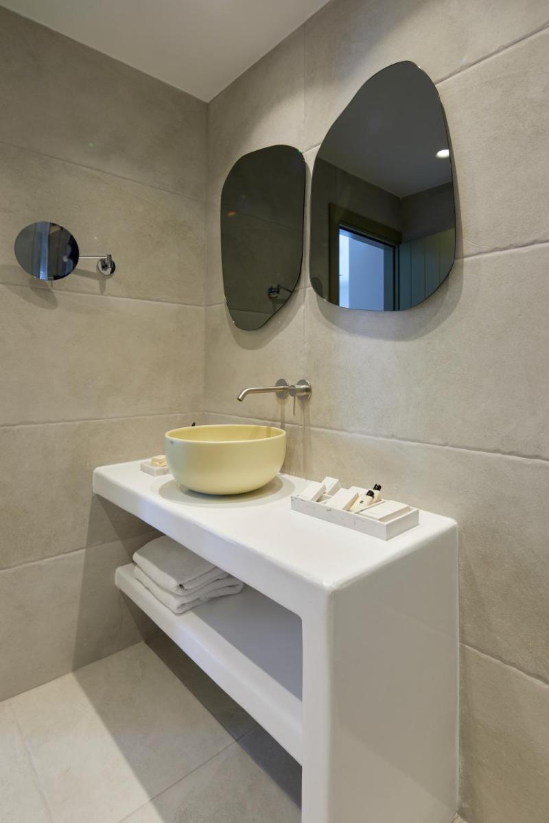 Santorini Hillside Suites & Villas