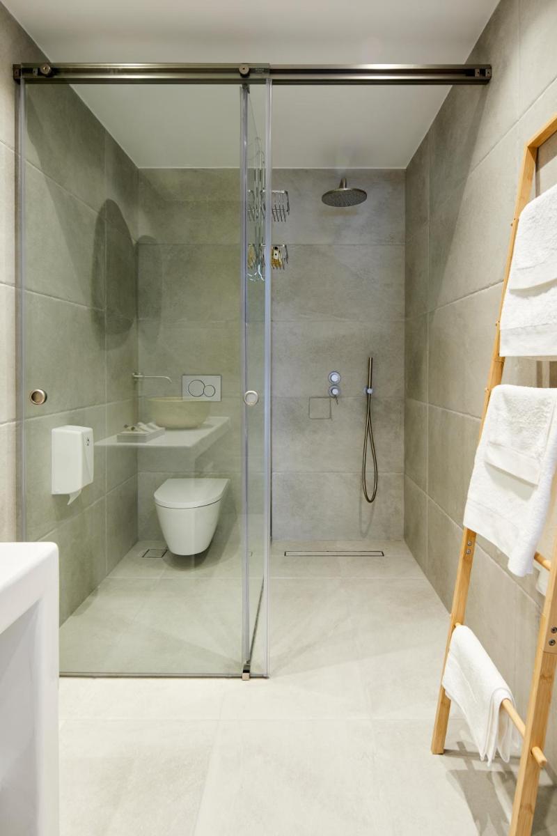 Santorini Hillside Suites & Villas