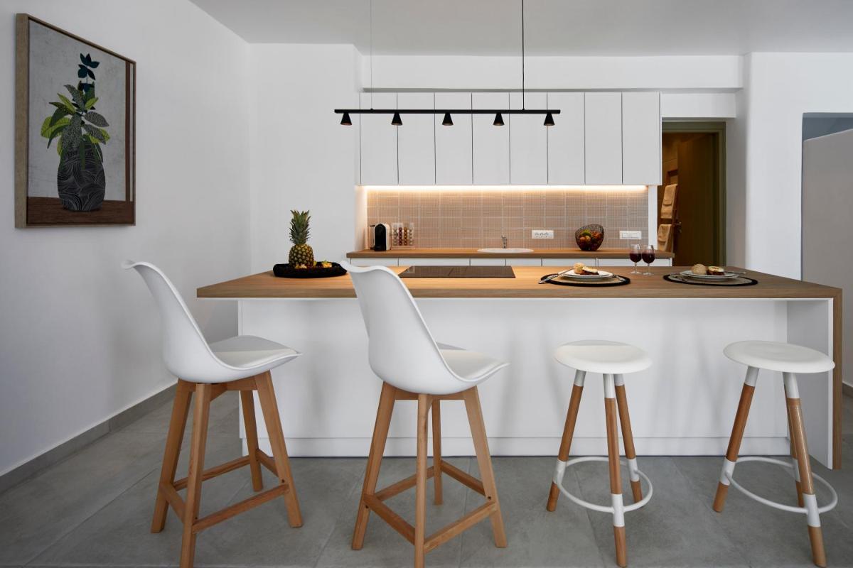 Santorini Hillside Suites & Villas