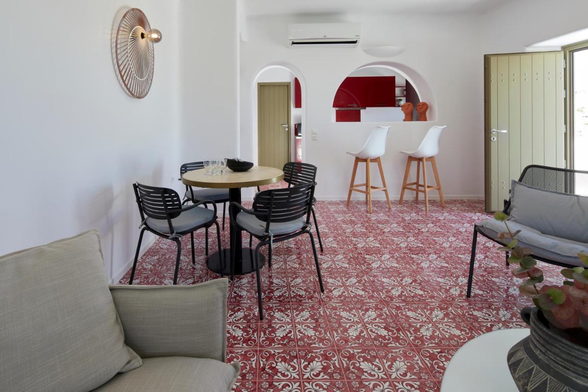 Santorini Hillside Suites & Villas