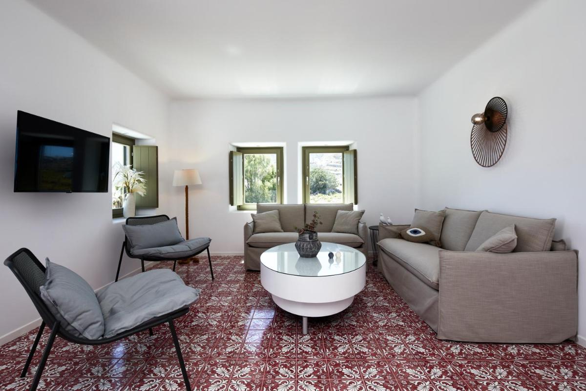 Santorini Hillside Suites & Villas