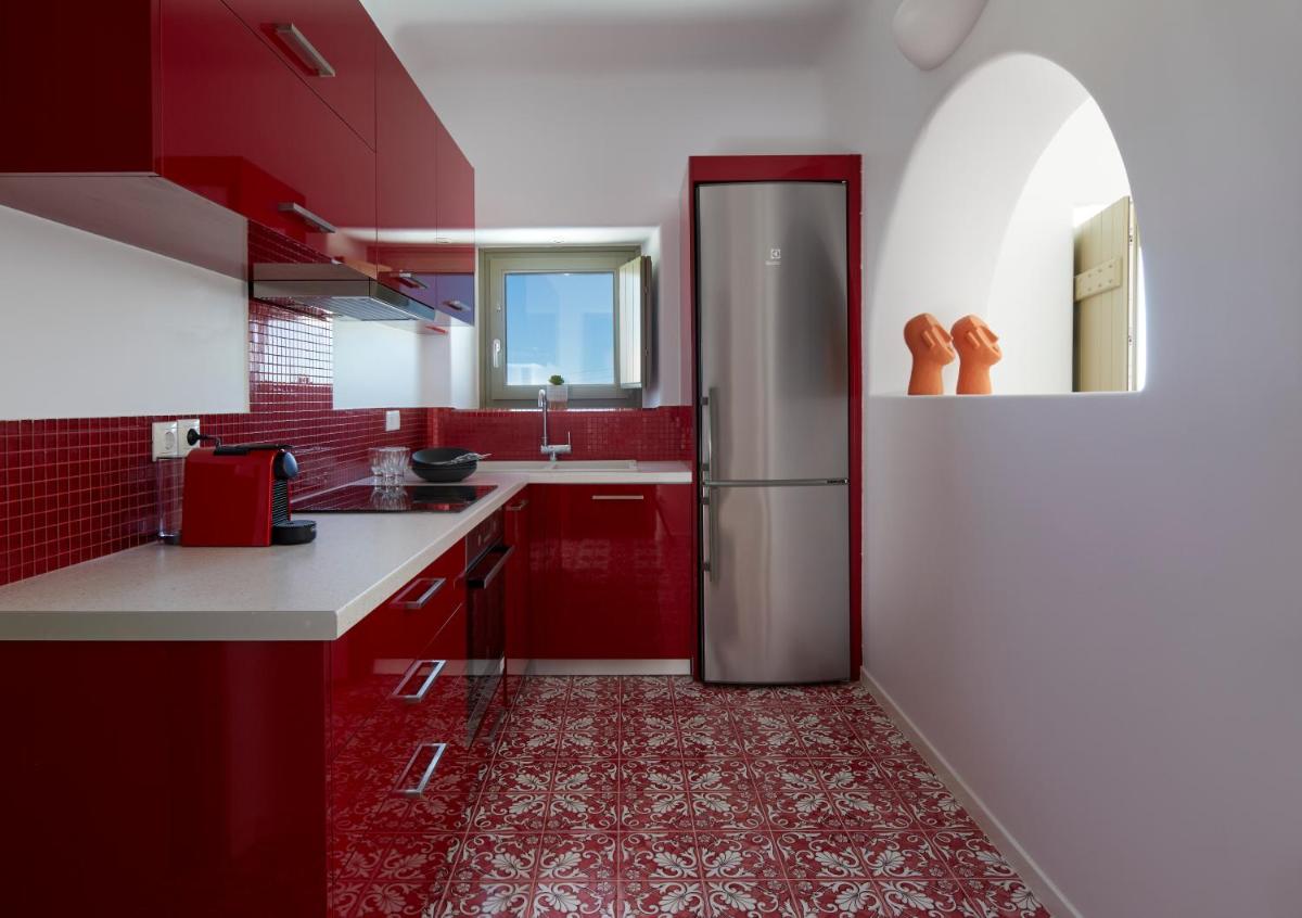 Santorini Hillside Suites & Villas