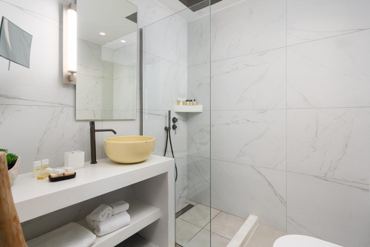 Santorini Hillside Suites & Villas