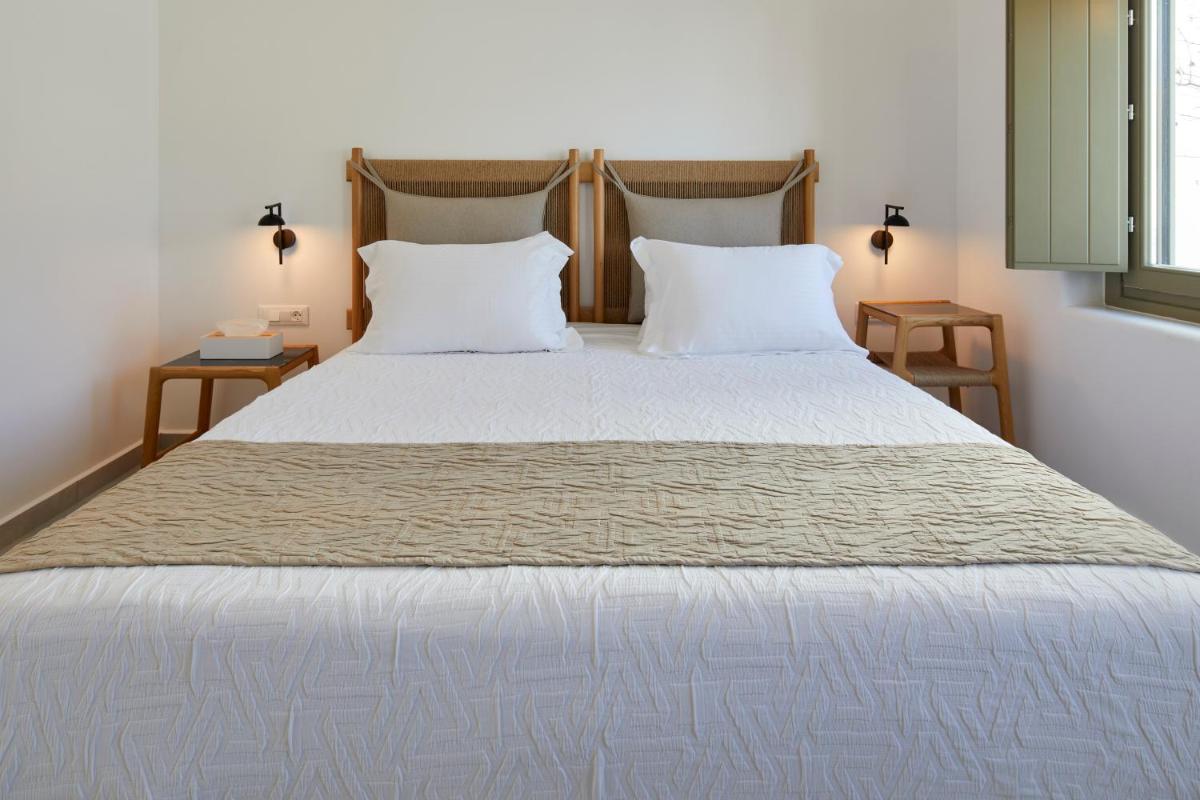 Santorini Hillside Suites & Villas