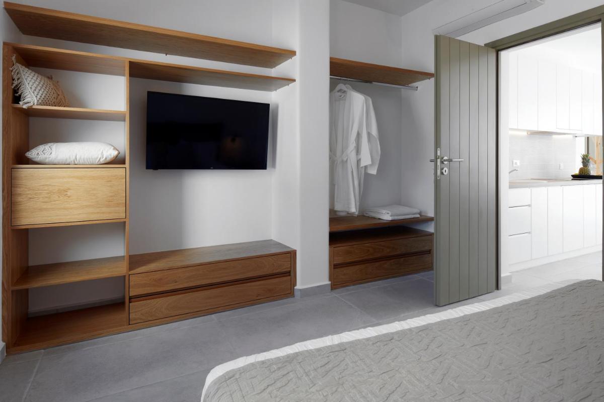 Santorini Hillside Suites & Villas