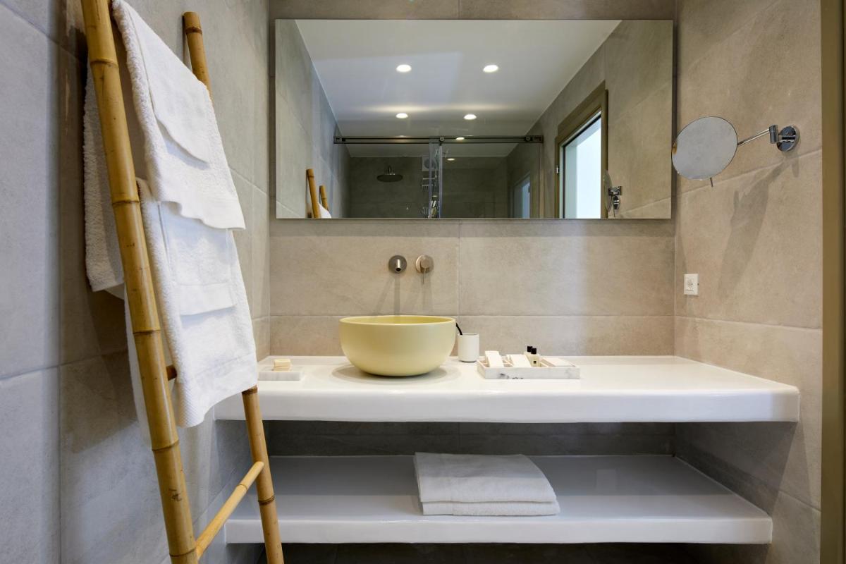 Santorini Hillside Suites & Villas