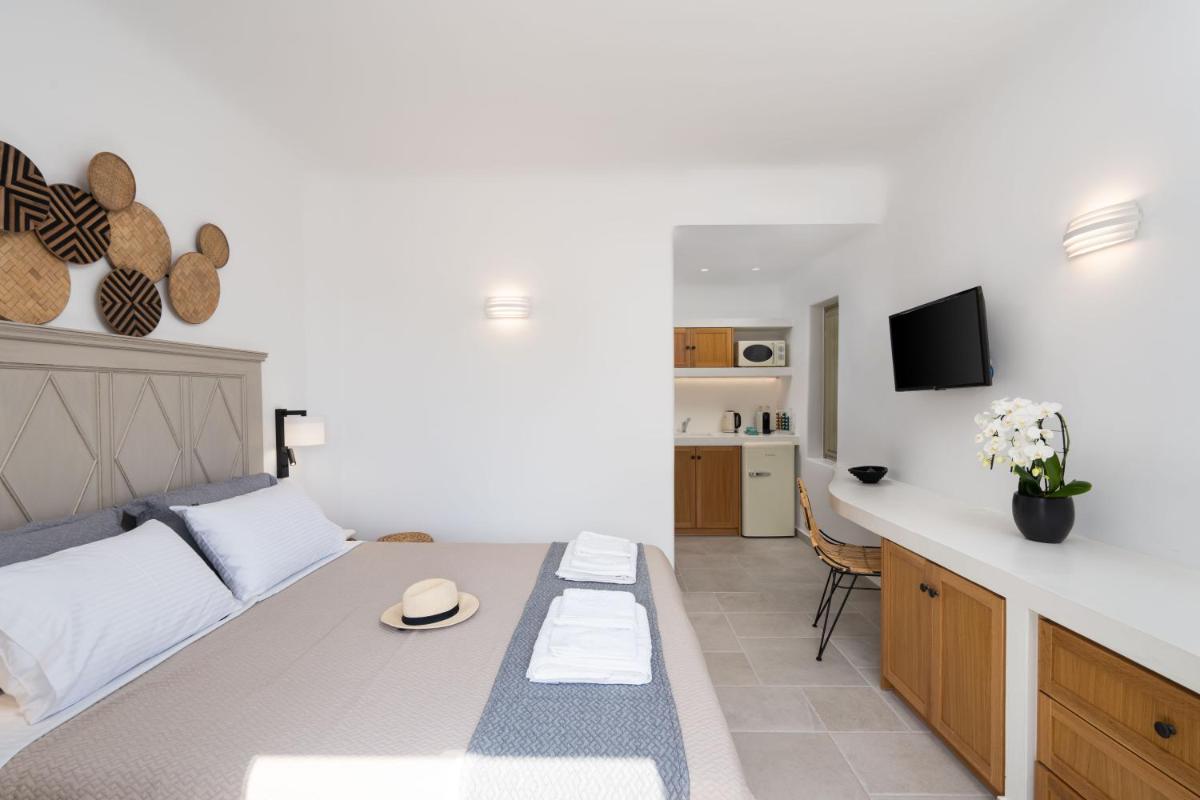 Santorini Hillside Suites & Villas