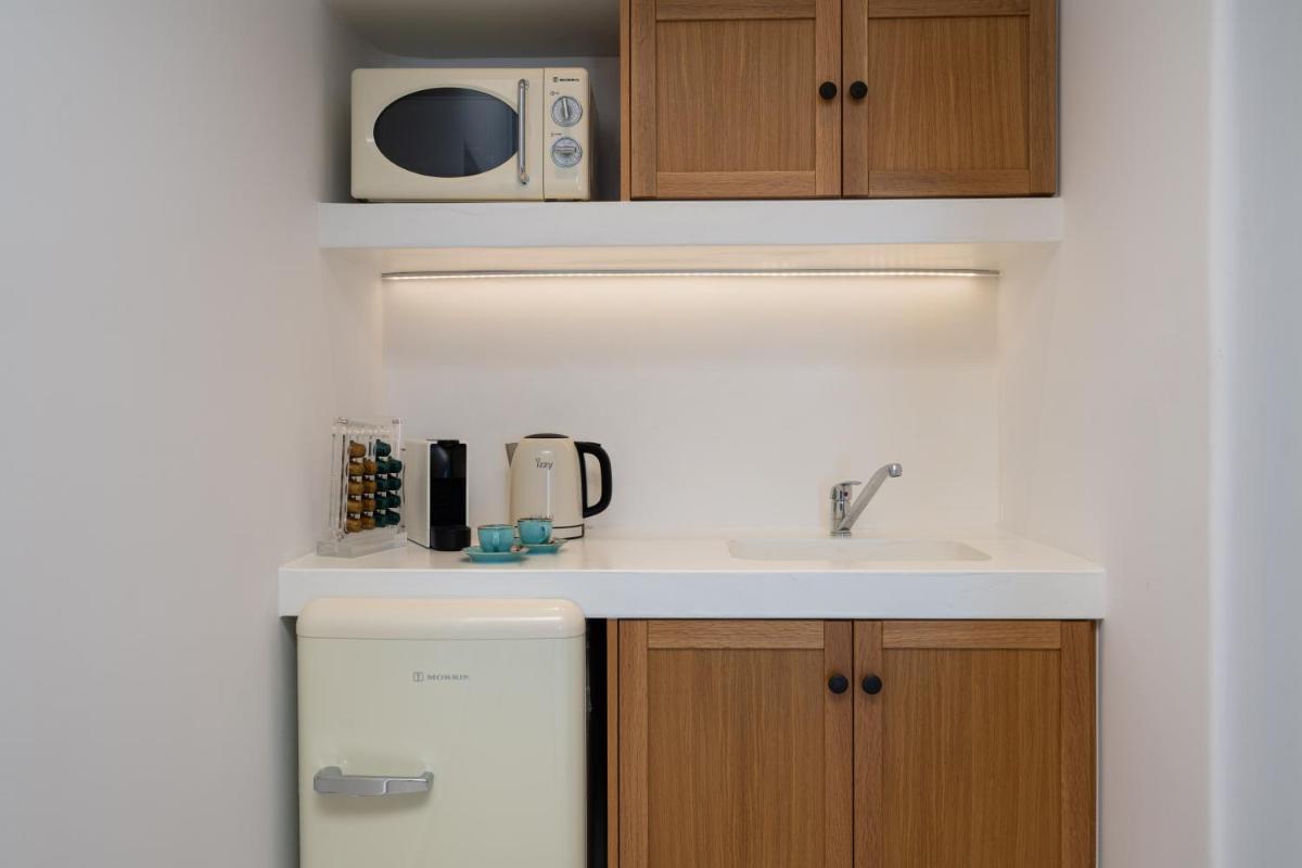 Santorini Hillside Suites & Villas