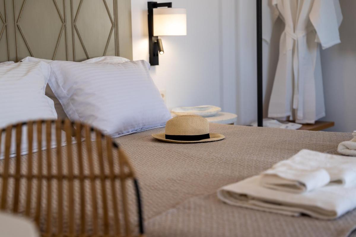 Santorini Hillside Suites & Villas