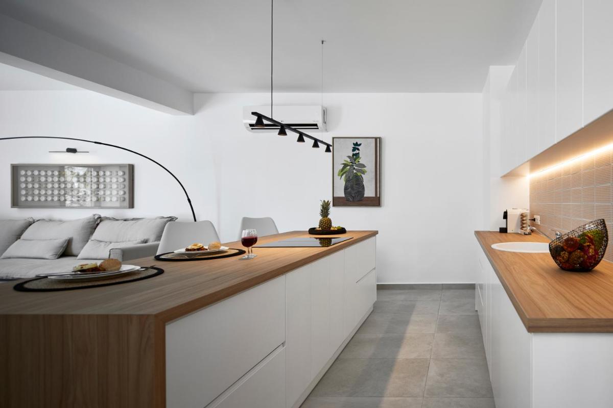 Santorini Hillside Suites & Villas