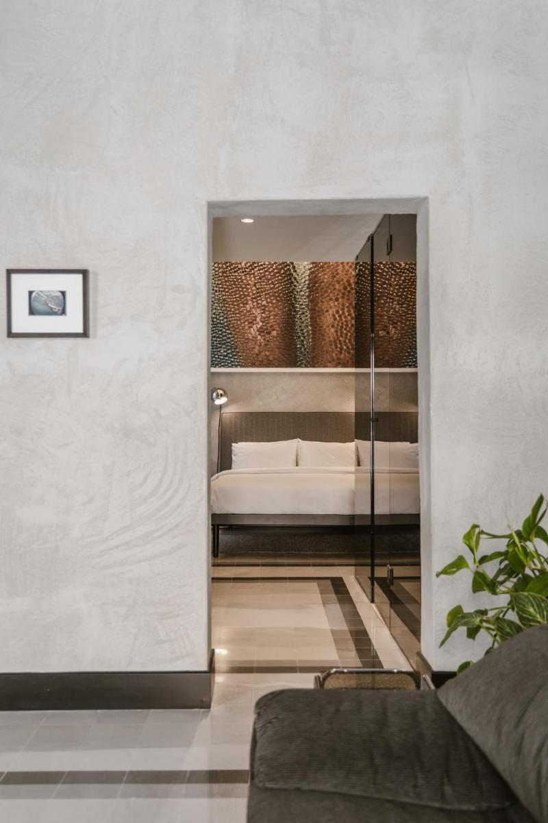 SCALA by Valletta Vintage