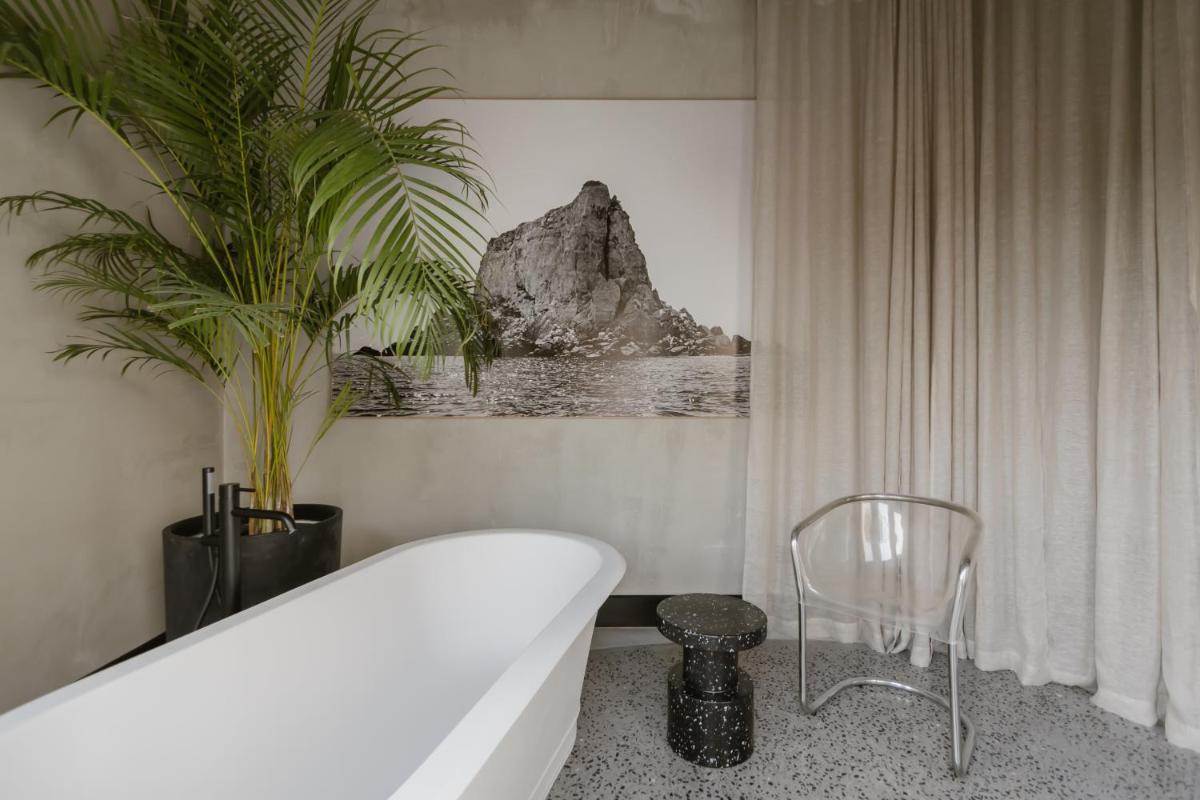 SCALA by Valletta Vintage