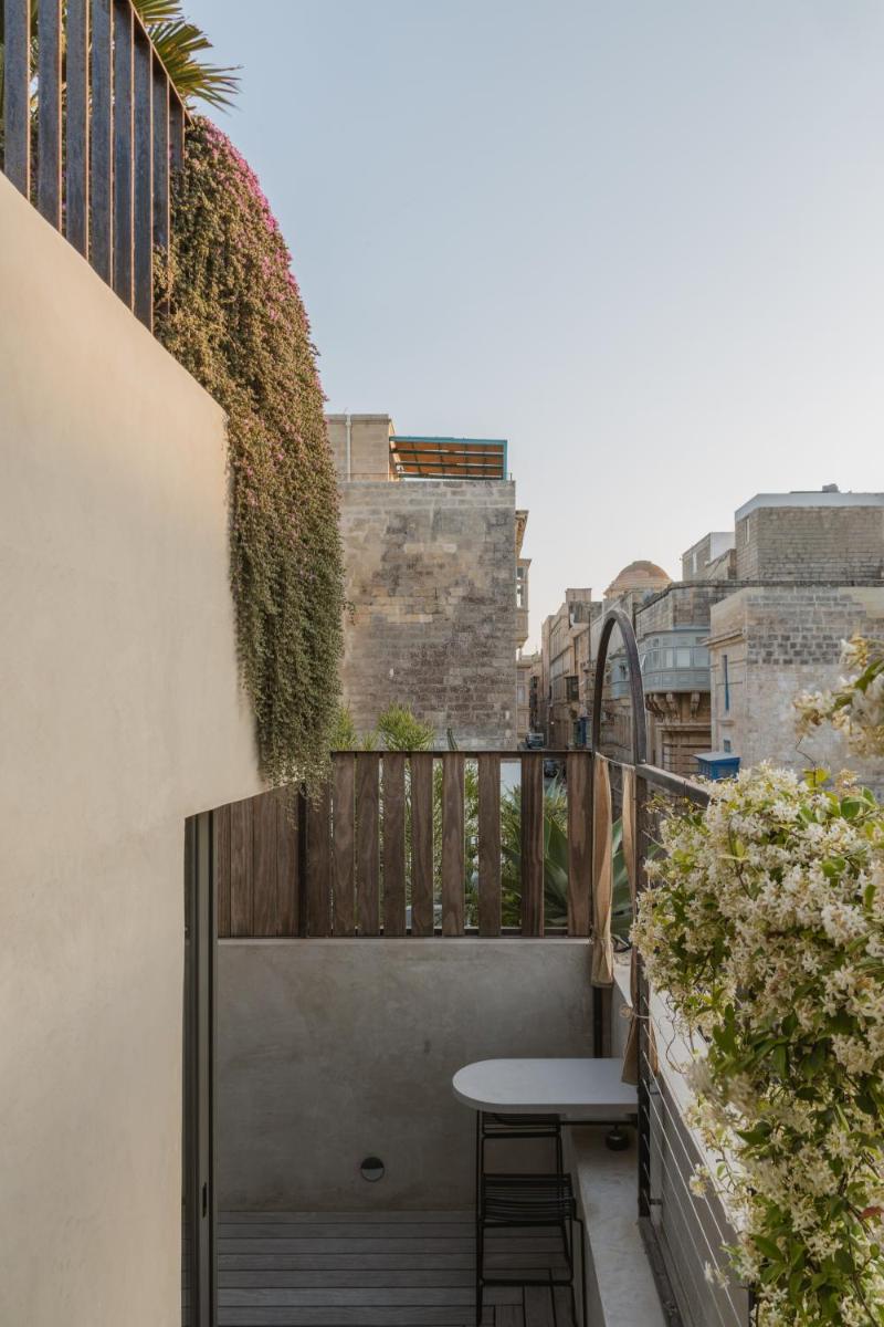 SCALA by Valletta Vintage