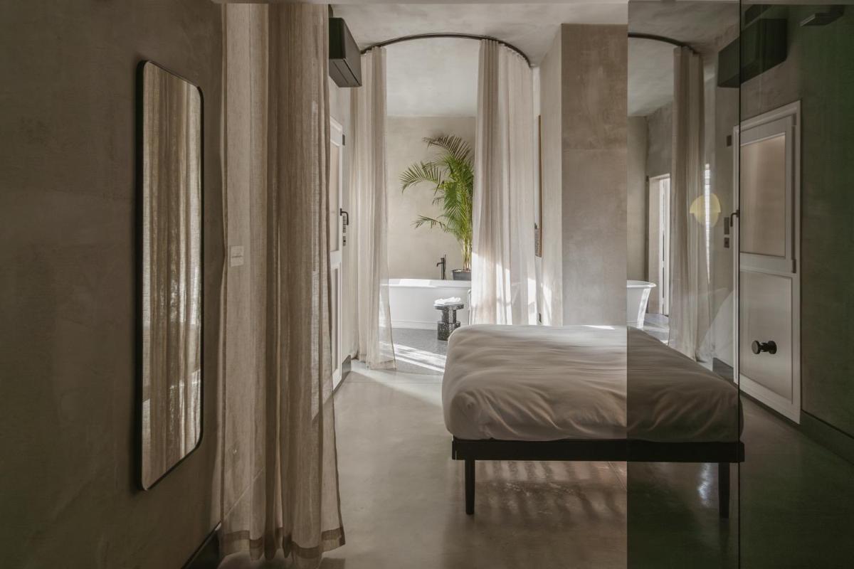 SCALA by Valletta Vintage