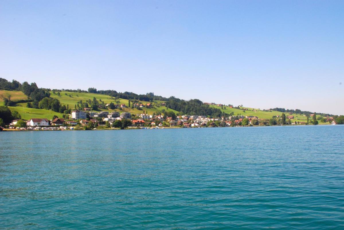 Swiss-Chalet Merlischachen - Romantik Schloss-Hotel am See