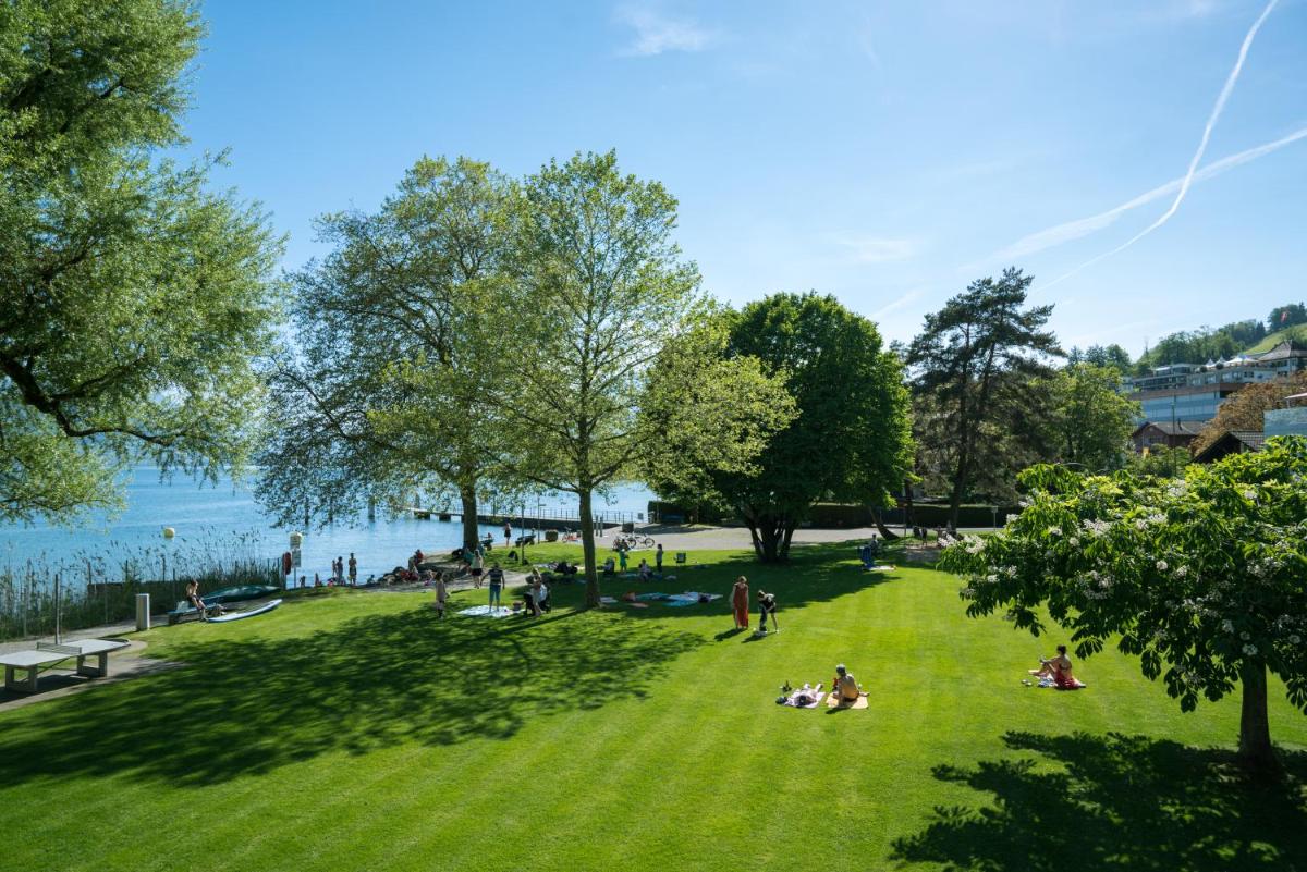 Swiss-Chalet Merlischachen - Romantik Schloss-Hotel am See