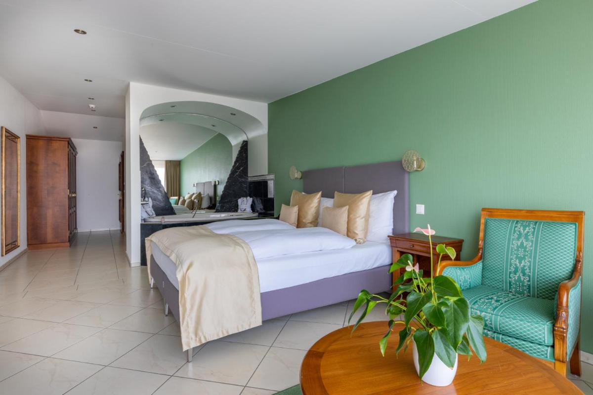 Swiss-Chalet Merlischachen - Romantik Schloss-Hotel am See