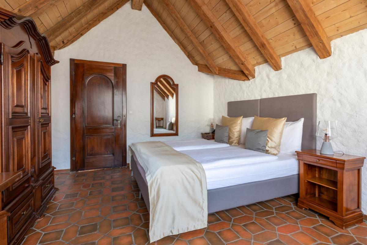 Swiss-Chalet Merlischachen - Romantik Schloss-Hotel am See