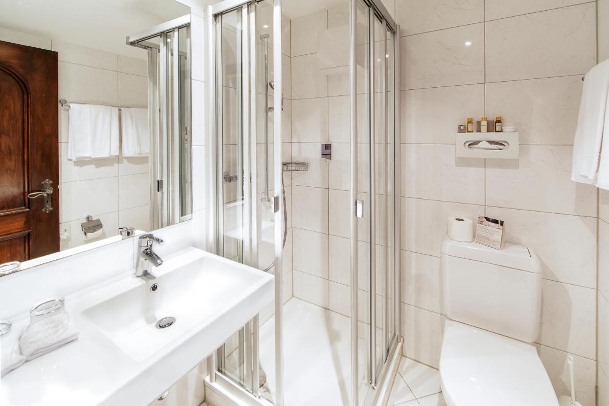 Swiss-Chalet Merlischachen - Romantik Schloss-Hotel am See